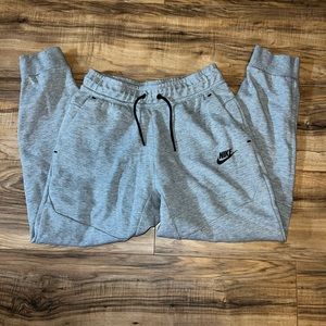Nike Tech Standard Fit youth Pants